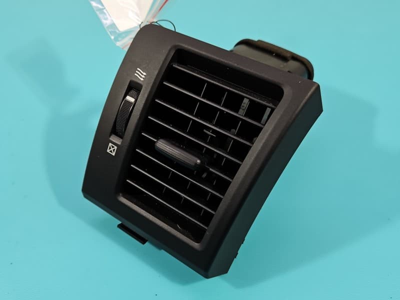 Kratka nawiewu Toyota Land Cruiser J200 07- 55686-60020 EUROPA