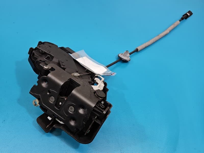 Zamek przód prawy VOLVO V70 III EUROPA 10 pin 31253286