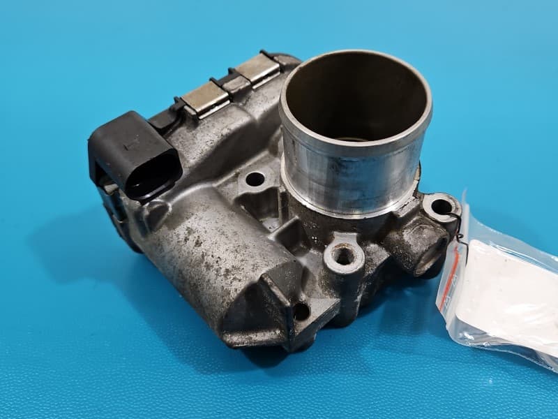 Przepustnica Nissan Qashqai I J10 06-13 2,0 dci 8200330810 8200330812 0281002681
