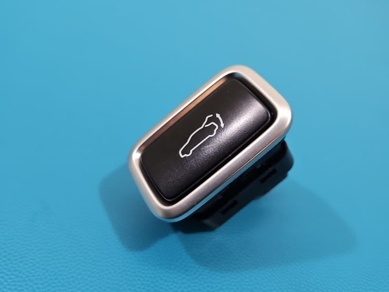 Przełącznik 6 PIN KLAPY TYŁ Kia Stinger 96740J5100