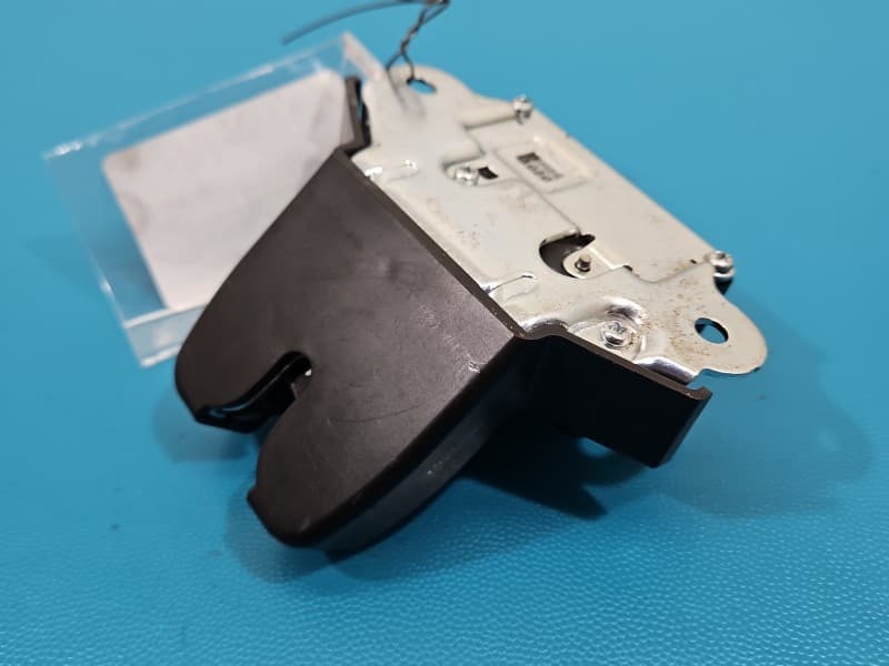 Zamek klapy tył Hyundai Elantra VI 15-20 sedan 3pin 81230F2010