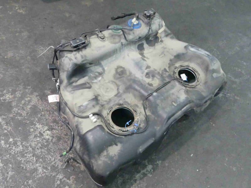 Zbiornik paliwa bak Cadillac SRX 03-09 3,6 V6 25767755