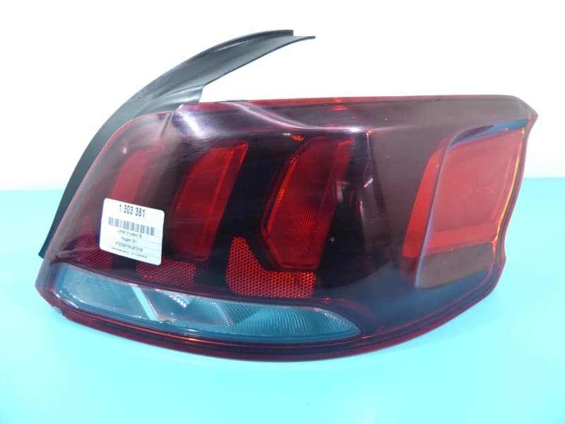 Lampa tył prawa błotnika Peugeot 301 sedan EUROPA 9817299580