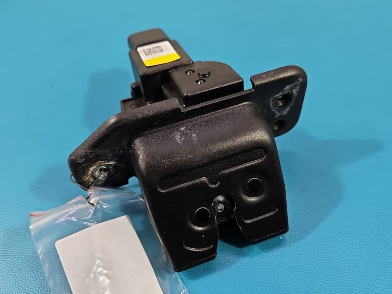 Zamek klapy tył Kia Ceed III 18-21 HB 5pin 13921-00010