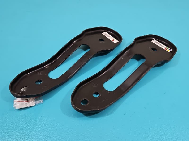 Mocowanie uchwyt 2szt tylnej belki Jaguar XE X760 GX73-5C365-BC