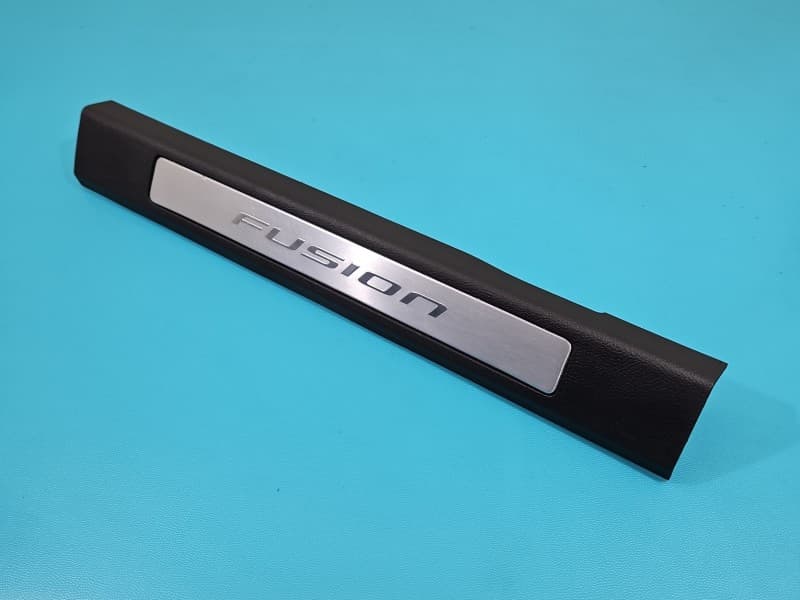 Osłona ZAŚLEPKA PLASTIK PRZÓD LEWA / RYSY Ford Fusion USA 12-20 DS73-F13201-G