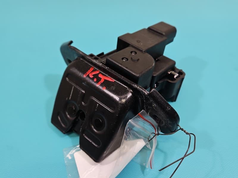 Zamek klapy tył kia Stonic 17-20 HB 4 PIN