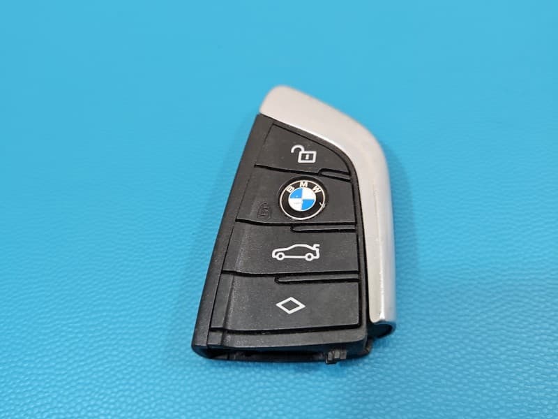 PILOT KLUCZYK KEYLESS BMW G30