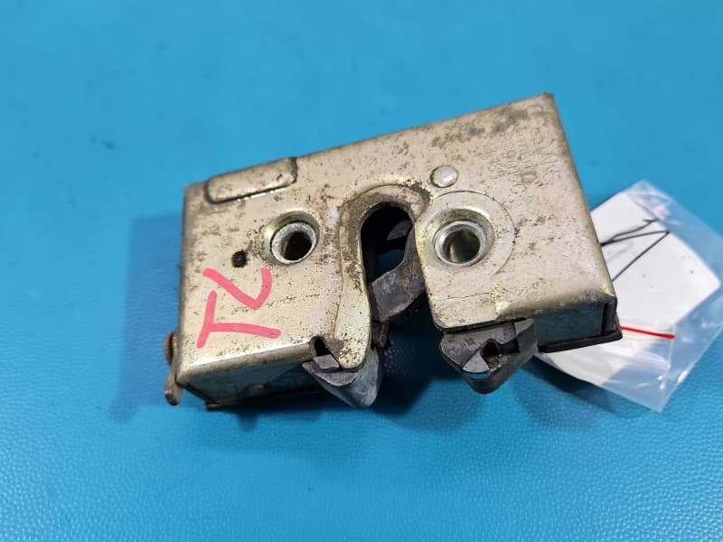 Zamek tył lewy Audi 80 B4