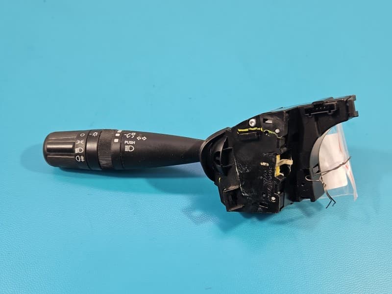 Przełącznik kierunkowskazów świateł Dodge Caliber 214866137
