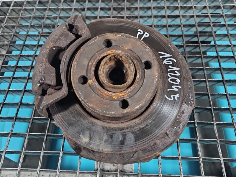 Zwrotnica prawa piasta przód 2,0 8V Audi 80 B4