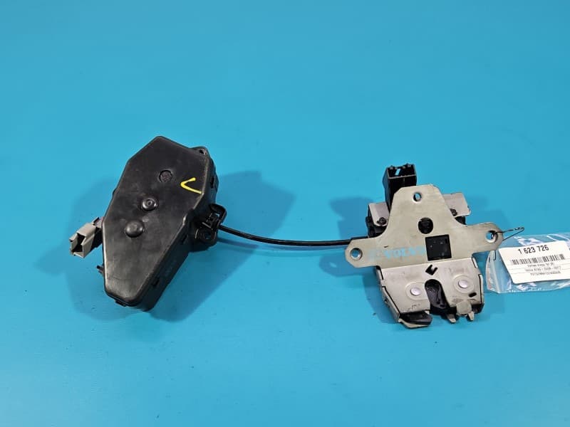 Zamek klapy tył Volvo XC60 I 08- HB z dociągiem 4 + 5 PIN 31253170 130213
