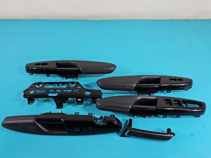Listwa dekor deski Kia Sportage IV 15-21 83710-F1010WK 83720-F1010WK 82760-F1010 K4KQL-69430 82710-F1010WK 82720-F1010WK z tapicerek drzwi i deski