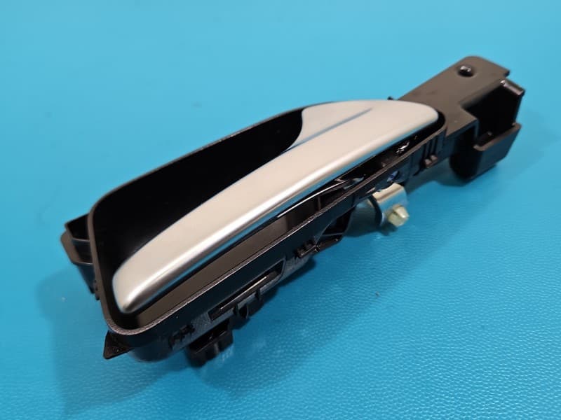 Klamka wewnętrzna przód prawa Mercedes GL II X166 A1667600661