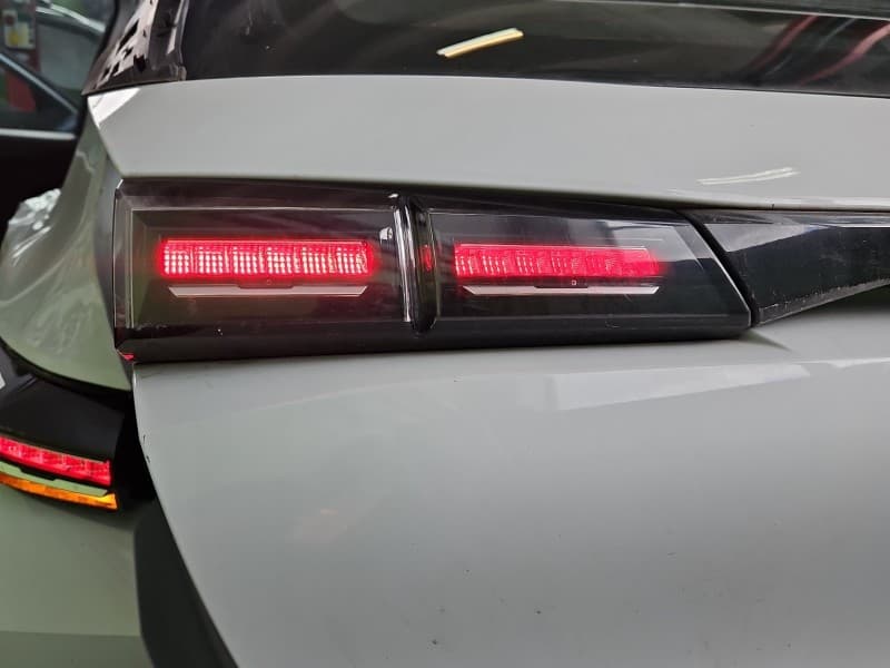Lampa tył lewa klapy Peugeot 308 III HB EUROPA