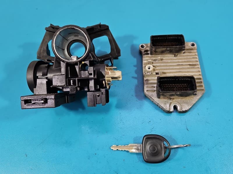 Komputer Sterownik silnika Opel Zafira A 1,8 16V 55351752