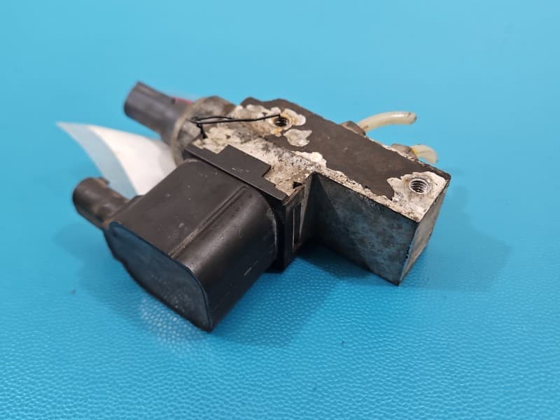 Rozdzielacz zawieszenia 3+2PIN Mercedes W211 3,5 V6 272964 A2113200158