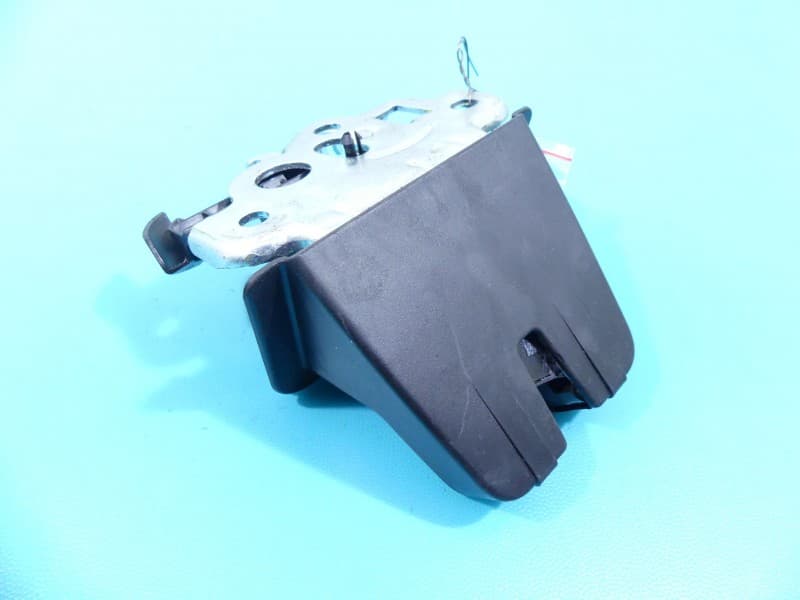 Zamek klapy tył Vw Jetta VI sedan 2 pin 5C6827520B