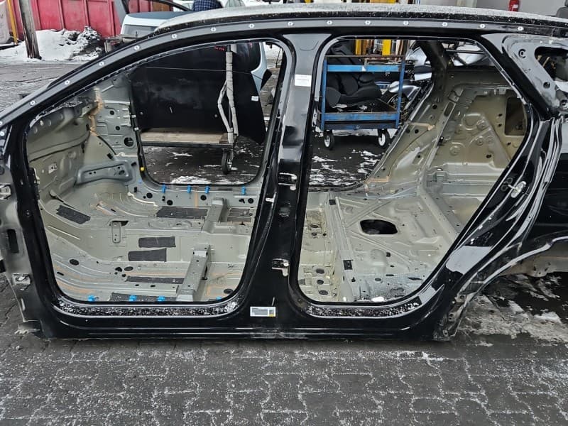 Próg lewy SŁUPEK ŚRODKOWY B Peugeot 3008 II 16-23 HB 5d Ktvd