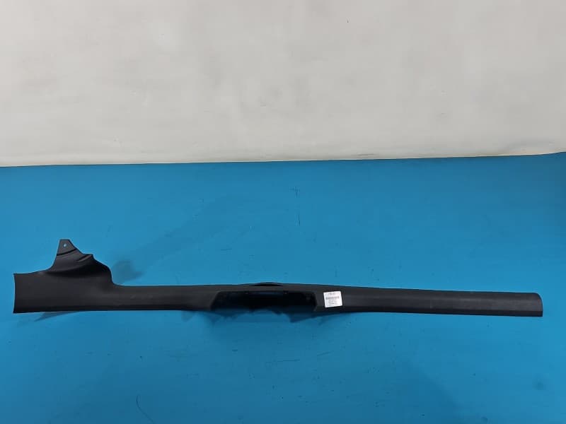 Osłona ZAŚLEPKA PLASTIK PROGU PRAWA RYSY Skoda Octavia IV 5E3853372