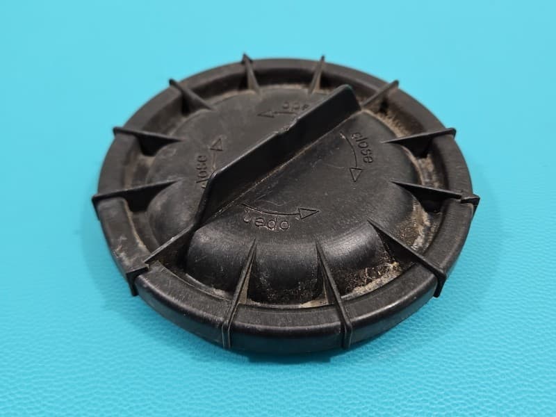 Osłona ZAŚLEPKA PLASTIK Dekiel lampy xenon Opel Insignia A 176229-00