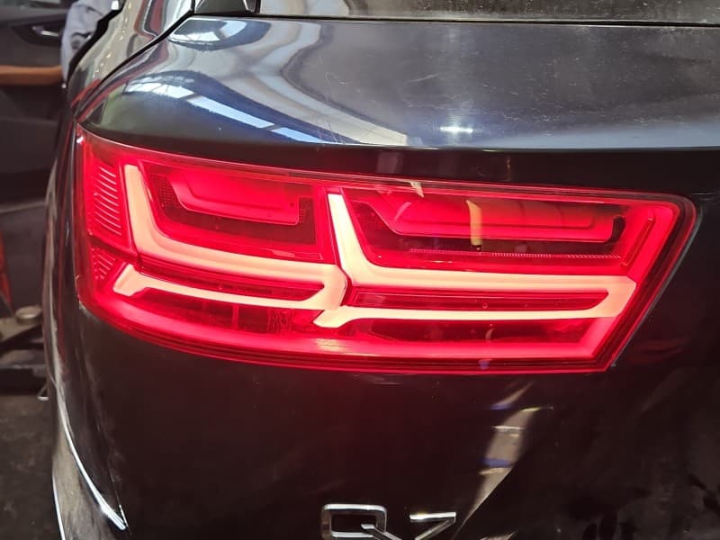 Lampa tył lewa błotnika AUDI Q7 II 4M HB EUROPA 4M0945093E