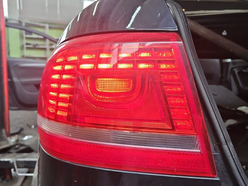 Lampa tył lewa błotnika Vw Passat B7 sedan EUROPA 3AE945207B