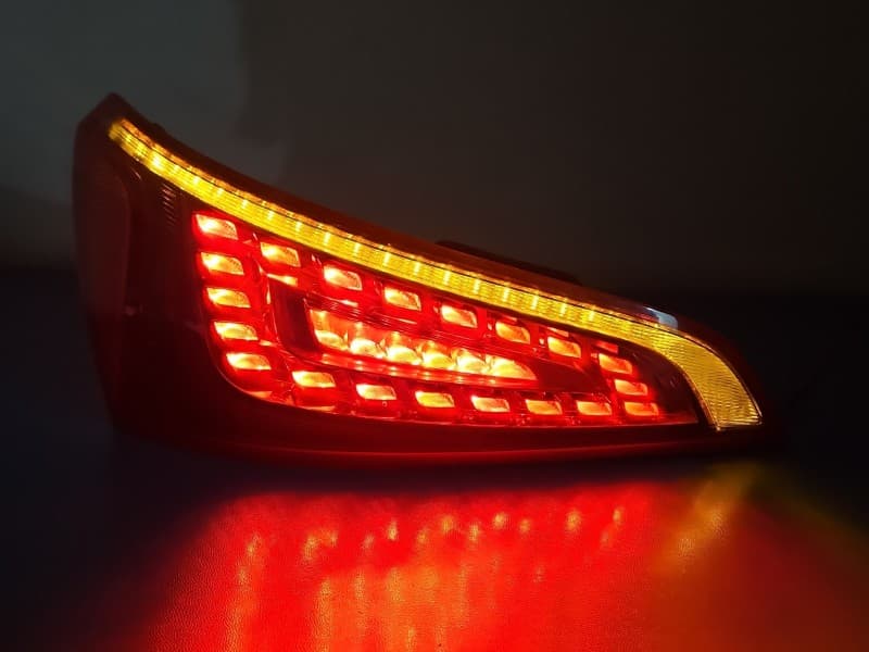 Lampa tył lewa błotnika AUDI Q5 8R 08- HB EUROPA 8R0945093A