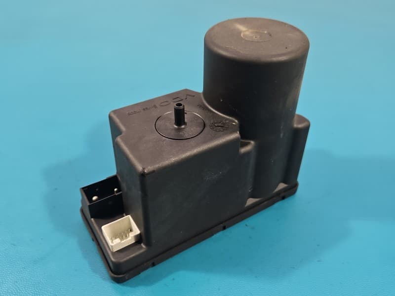 Pompka centralnego zamka Audi 80 B4 4A0862257A