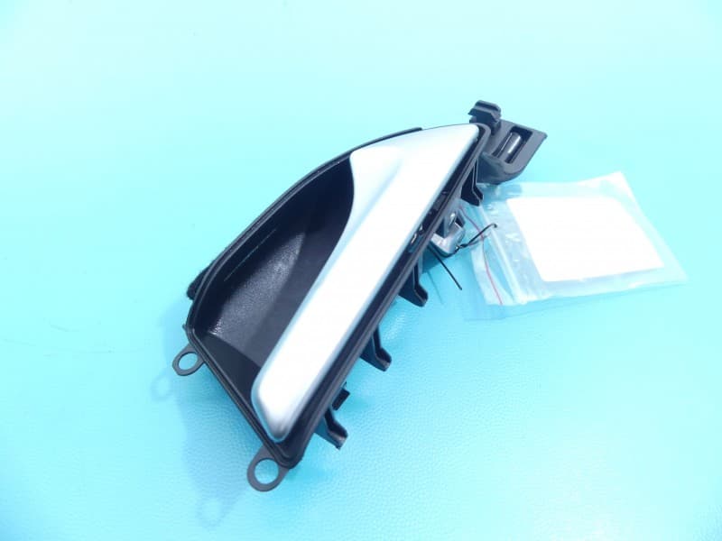 Klamka wewnętrzna przód prawa INFINITI QX30 H15 16-19 A2467600