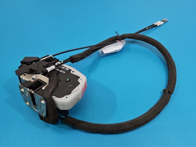 Zamek tył prawy Nissan Micra K13 2pin Y26-14510