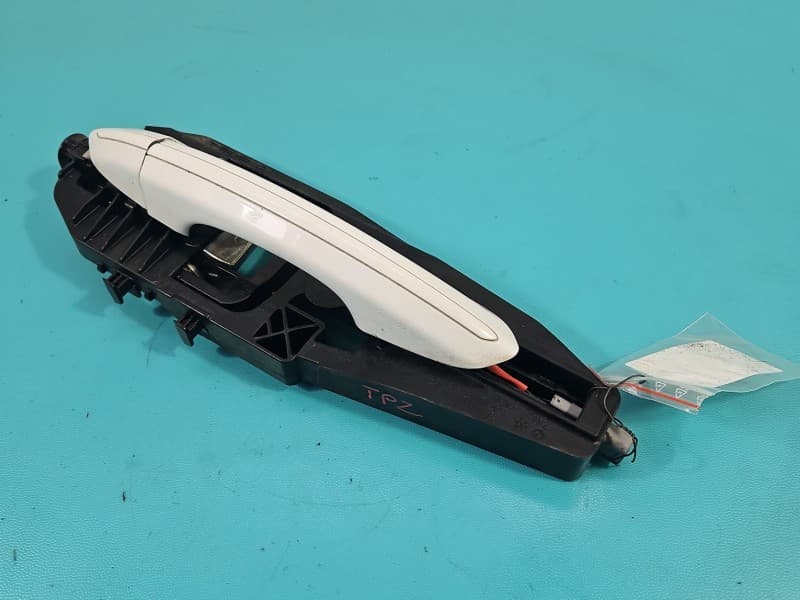 Klamka tył prawa zewnętrzna Ford Mondeo Mk5 DS73-F22464-BF biały FD
