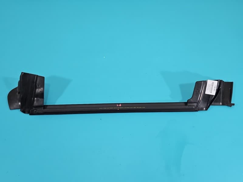 Uszczelka drzwi tył prawa Tesla Model 3 17- 1090503-00-F 1090504-00-F
