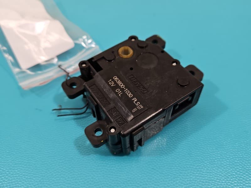 Silniczek nawiewu NAGRZEWNICY Toyota Land Cruiser J200 07- 063800-1030 EUROPA