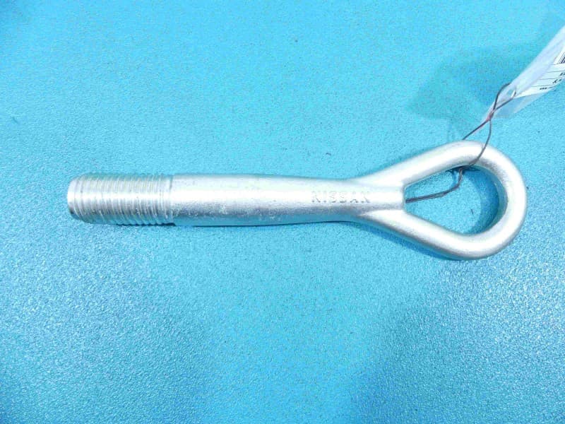Ucho holownicze hak Nissan Qashqai I J10 06-13