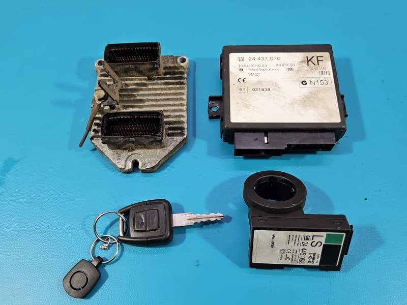 Komputer Sterownik silnika Opel Zafira A 1,8 16V 55351752