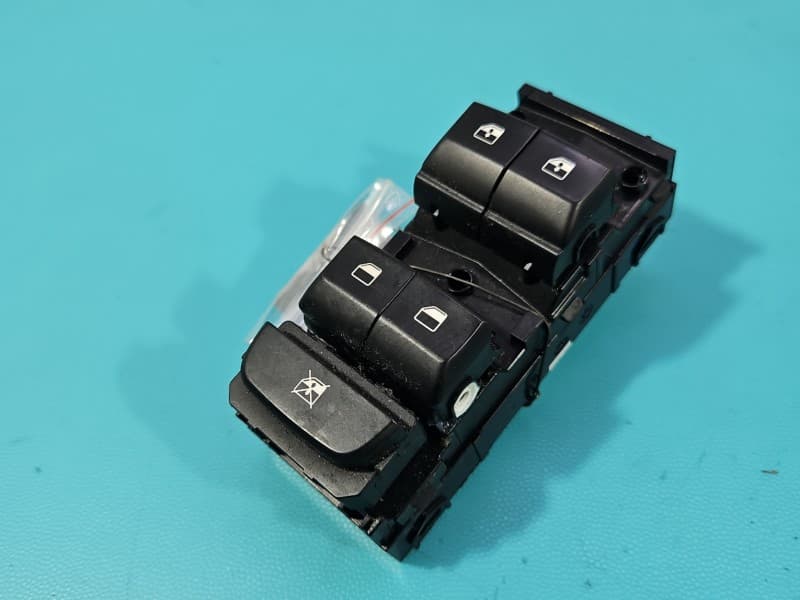 Przełącznik szyb Kia Ceed III 18-21 EU 93570J7120