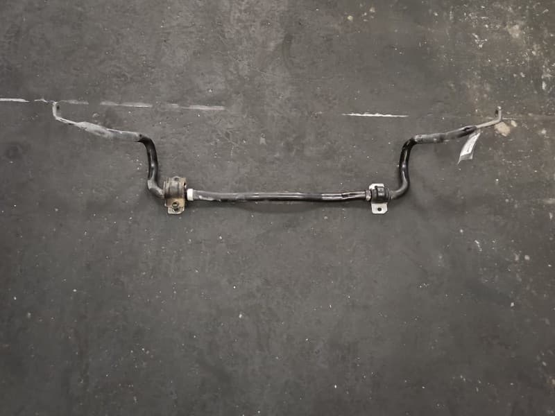 Drążek stabilizatora przód Ford Fiesta Mk8