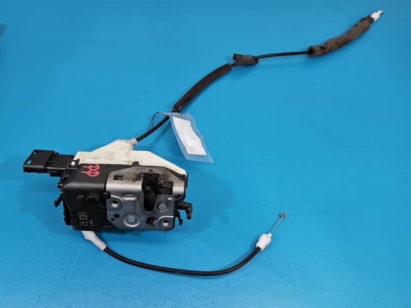 Zamek przód prawy Citroen Berlingo II EUROPA 6 pin 828405