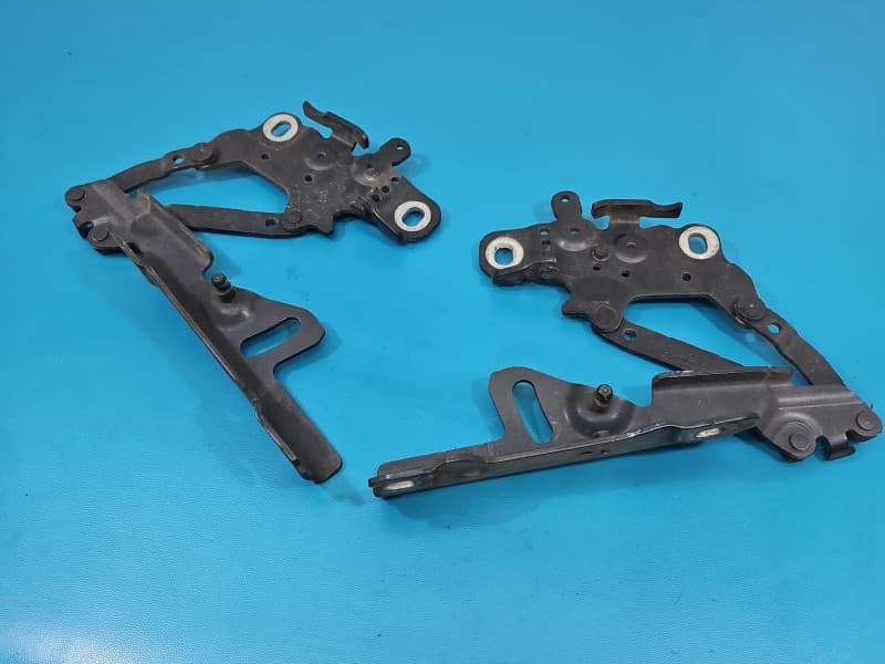Zawias maski komplet lewy prawy Bmw F32 F33 F36 B39/7 7336700 7336699