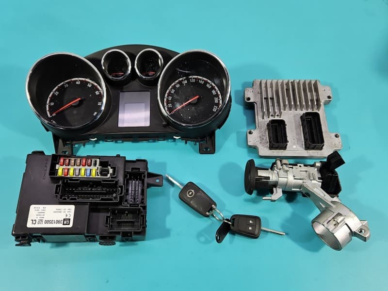 Komputer Sterownik silnika Opel Meriva B 1,4 16V 12679198