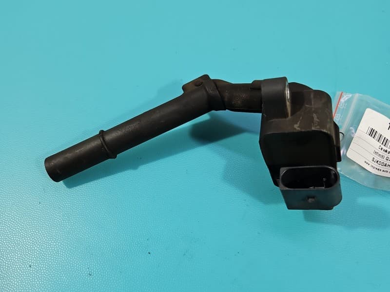 Cewka zapłonowa Infiniti Q30 1,6 T 0221604036 A2701590042