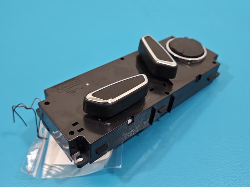Przełącznik regulacji fotela lewego Ford Edge II DG9T-14B709-AE