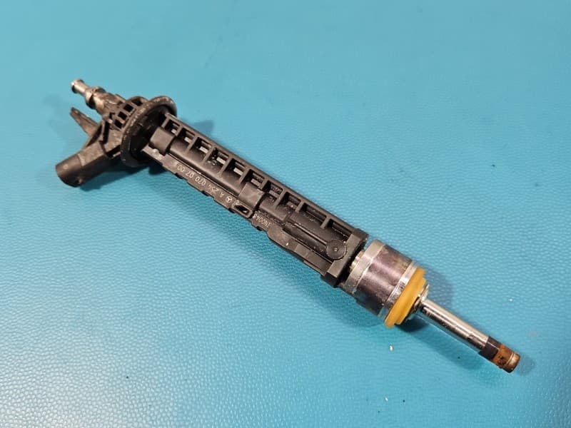 Wtryskiwacz A2540700700 0261500810 Mercedes W206 1,5 T 254915 170KM