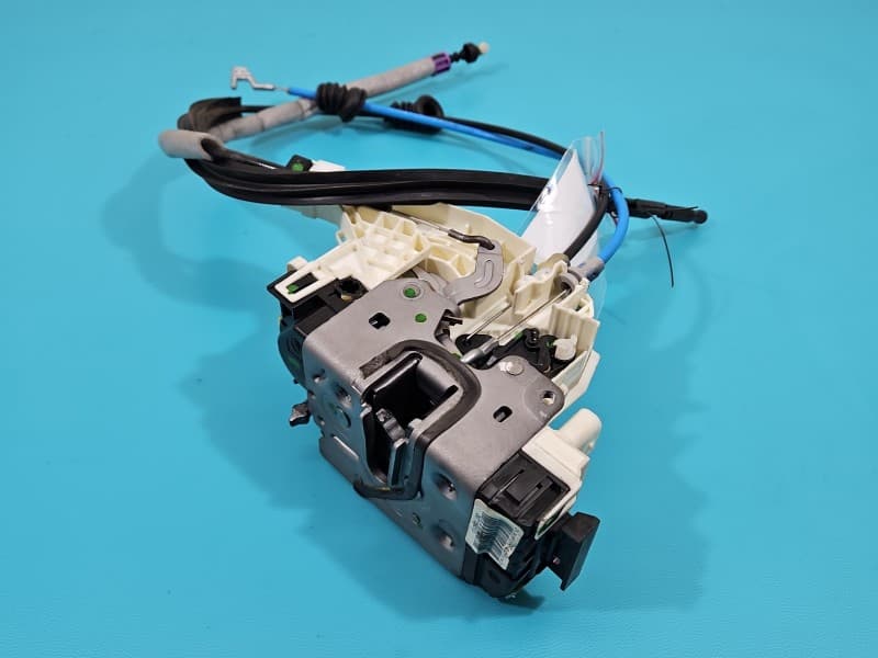 Zamek tył prawy Mercedes CLS II C218 W218 218 4pin A2047303035