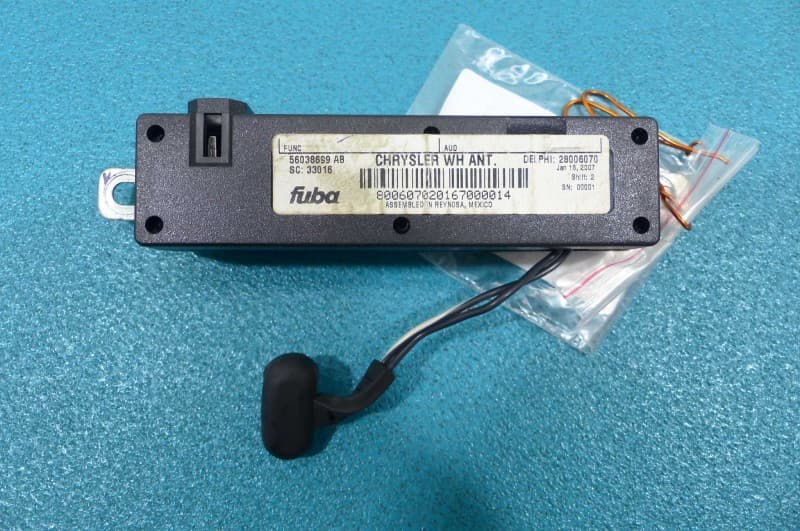 Antena Jeep Grand cherokee III WK 56038699AB Brak kodu.