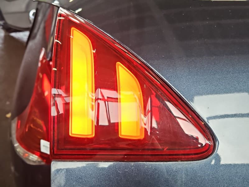 Lampa tył lewa klapy Peugeot 3008 I 09-16 HB EUROPA 9805511380