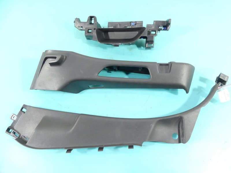 Osłona ZAŚLEPKA PLASTIK 3 el, Osłony słupka Lewy Tył Citroen C4 Grand Picasso II 13-22 9677728077 9677761577 9677867077