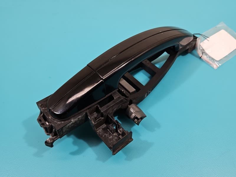 Klamka tył lewa zewnętrzna Ford Kuga Mk1 I 08-13 4M51-A266B23-AD czarny F8