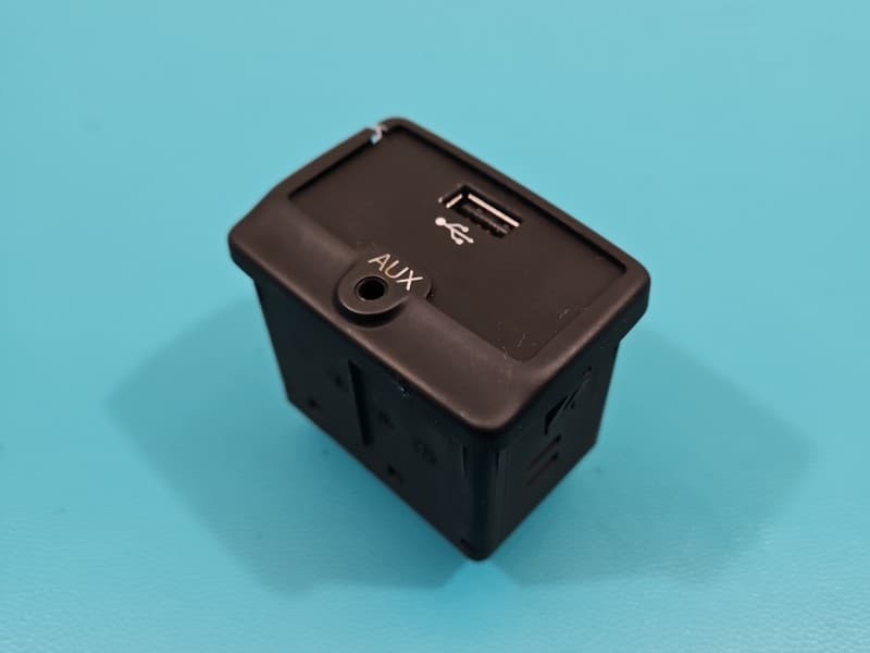 Gniazdo USB Iveco Daily V 14- TECVOXD532